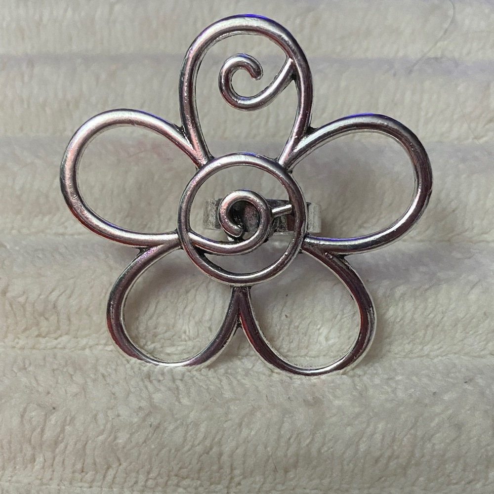 Silver Flower Swirl Ring - Elegant Floral Statement